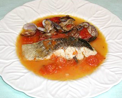 魚とトマトとあさりの蒸し焼