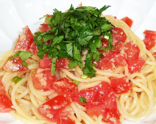 冷たいトマトのスパゲティ