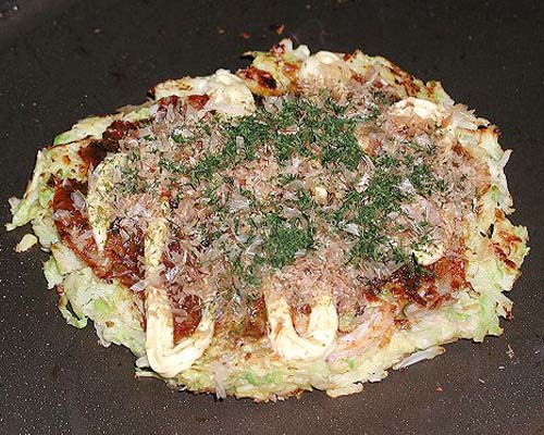 キャベツたっぷりのお好み焼き