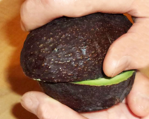 アボカドのむき方