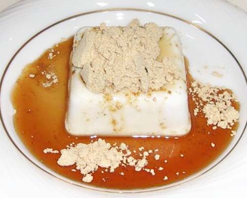 冷たい豆腐のデザート　安倍川風