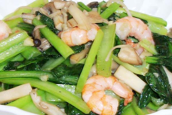 エビときのこと小松菜の炒め物