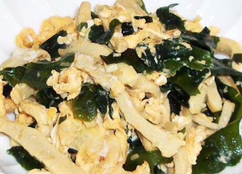 高野豆腐とワカメの炒め物